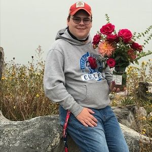 Meet your Posher, Holden